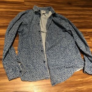 Men’s dress shirt.